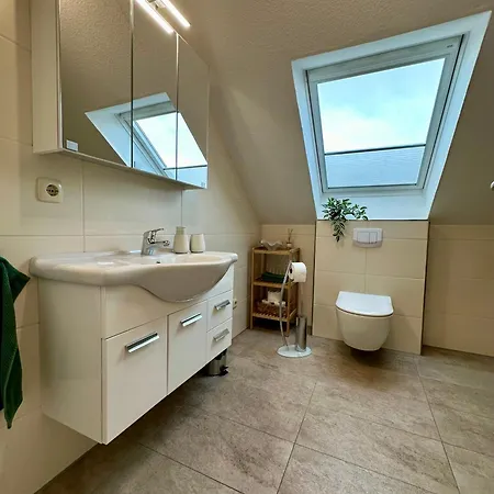 Familie Oder Beruflich - 2 Schlafzimmer - 3 Betten - Geraeumig - Kueche - Gemuetlich *